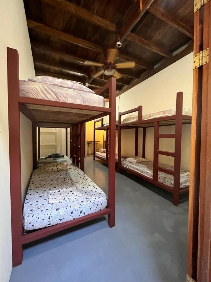 Hostel Tuanis Surf Camp Playa Santa Teresa  ภายนอก รูปภาพ
