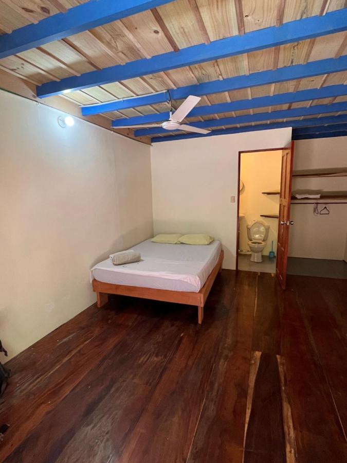 Hostel Tuanis Surf Camp Playa Santa Teresa  ภายนอก รูปภาพ